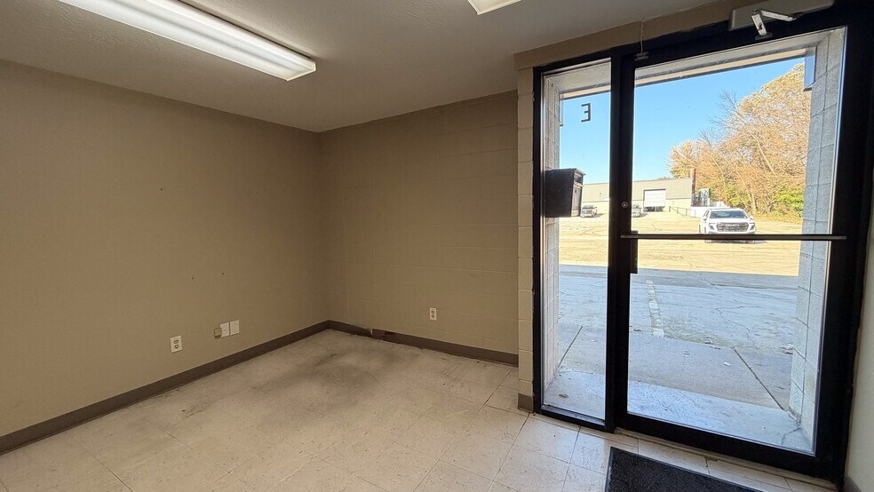 More Photos Of 310 S Union Ave, Springfield Manufacturing For Lease