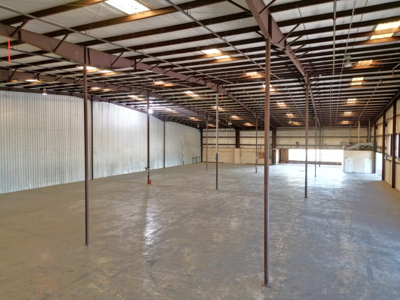 More Photos Of 1506-1518 Industrial Park Dr, Maysville Warehouse For Sale