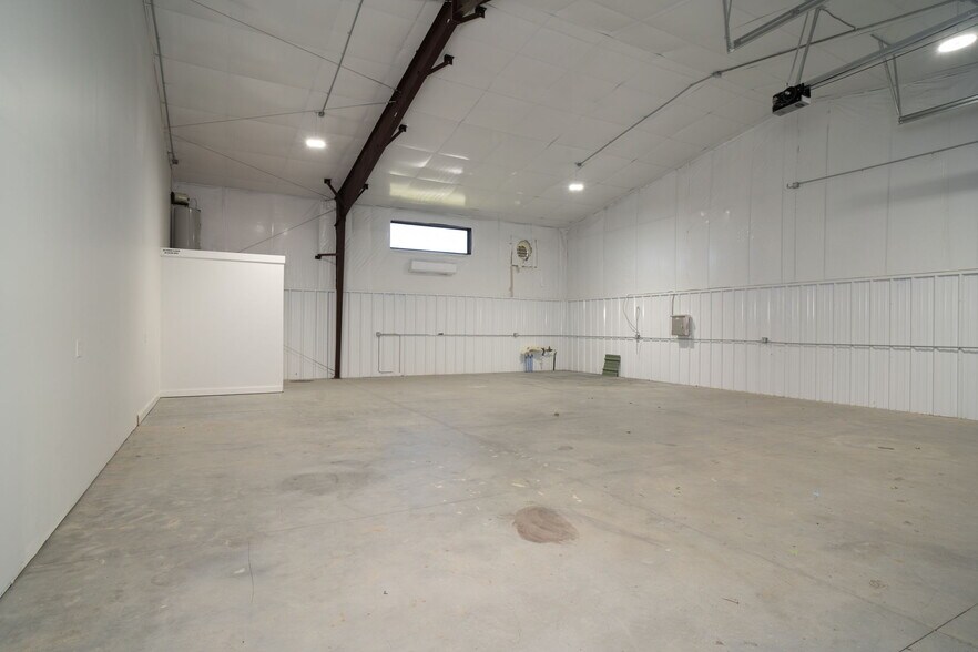 More Photos Of 1571 Pleasants Dr, Mount Crawford Warehouse For Lease