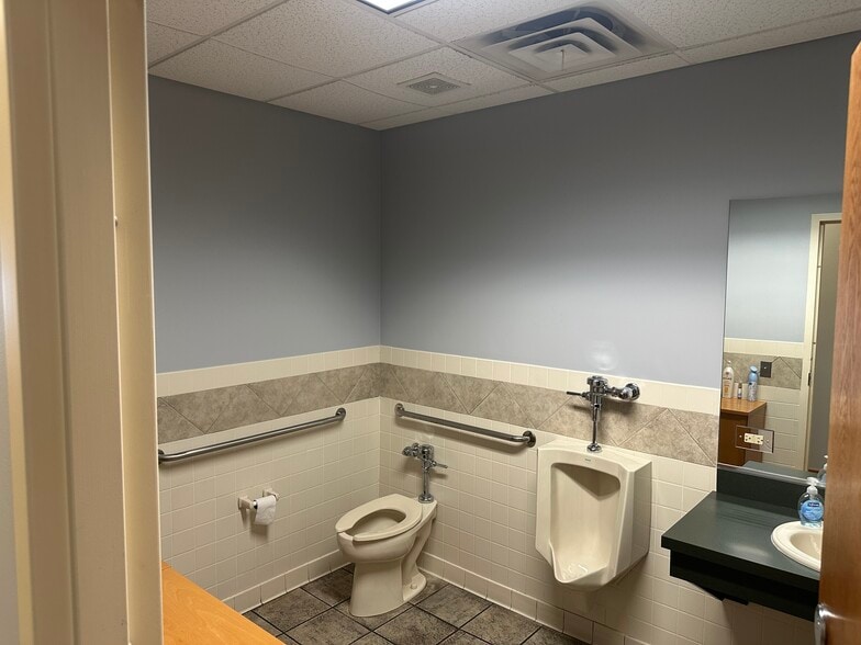 More Photos Of 5950 Lincoln Ave, Lisle Medical For Lease