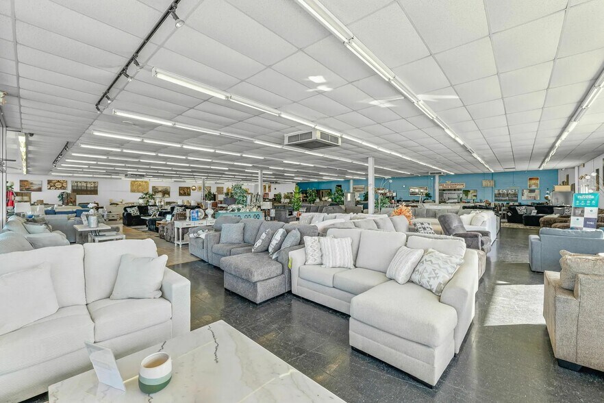 More Photos Of 1436 Reynolds Rd, Maumee Freestanding For Lease