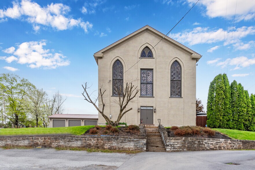 Primary Photo Of 4 Davis Aly, Loysville Specialty For Sale