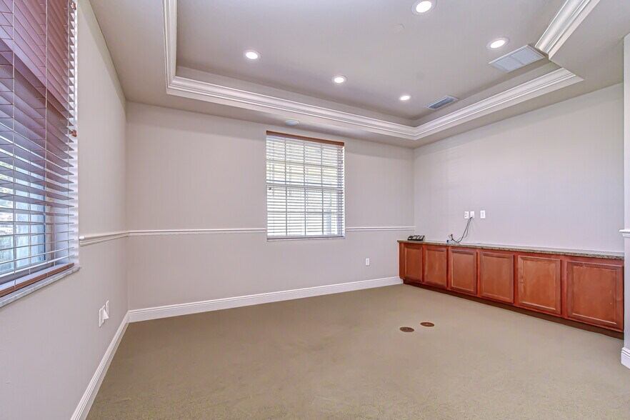 More Photos Of 6928 Linebaugh Ave, Tampa Office For Sale