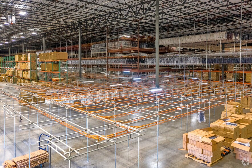 More Photos Of 320 W Centre Park Blvd, DeSoto Warehouse For Sale