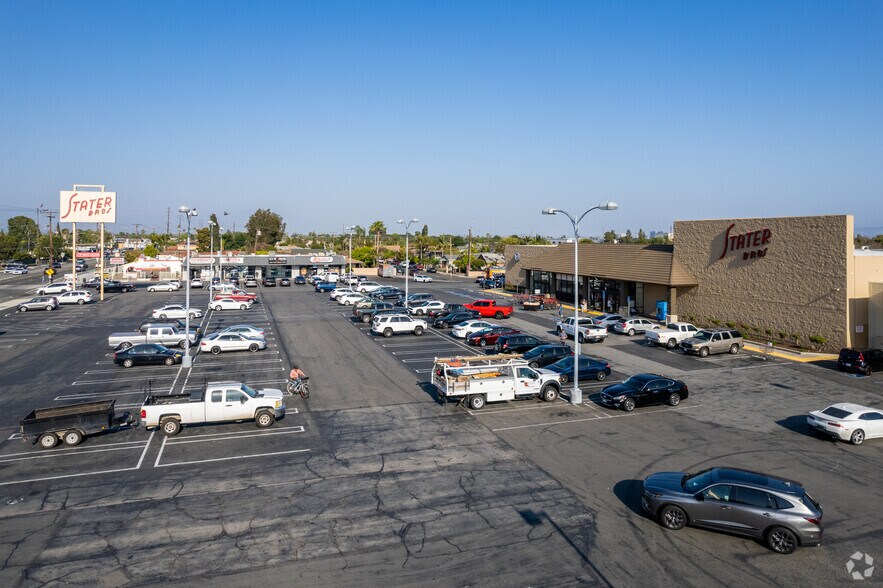 More Photos Of 2610 W Edinger Ave, Santa Ana Freestanding For Lease