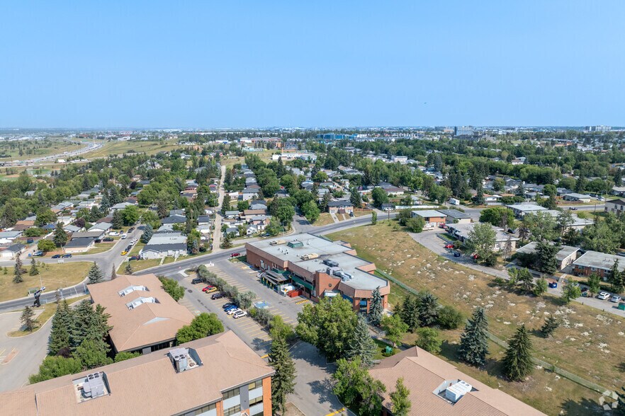 More Photos Of 1709 8th Ave NE, Calgary Loft Creative Space For Sale