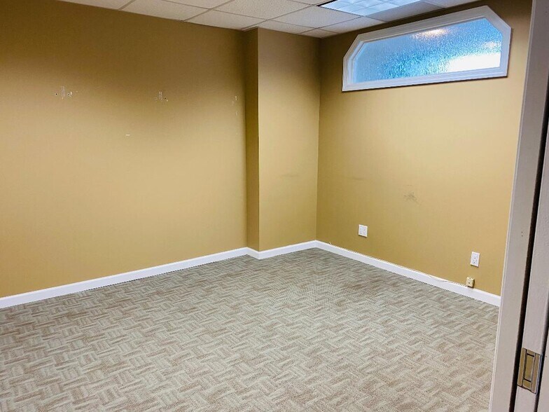 More Photos Of 535 S Broadway, Hicksville Office For Lease