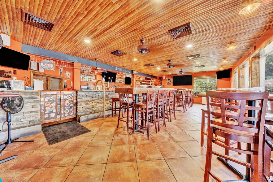More Photos Of 1041 Harbour Inn Ln, Moneta Restaurant For Sale
