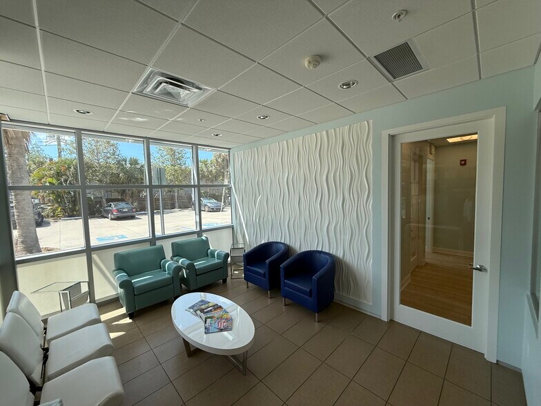 More Photos Of 2068 Hawthorne St, Sarasota Medical For Lease