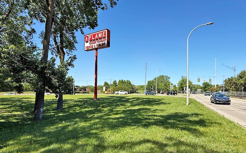 More Photos Of 2200 E Eleven Mile Rd, Warren Warehouse For Lease
