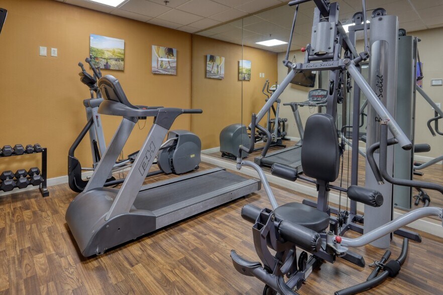 More Photos Of 1055 McNee Rd, Houston Hotel For Sale