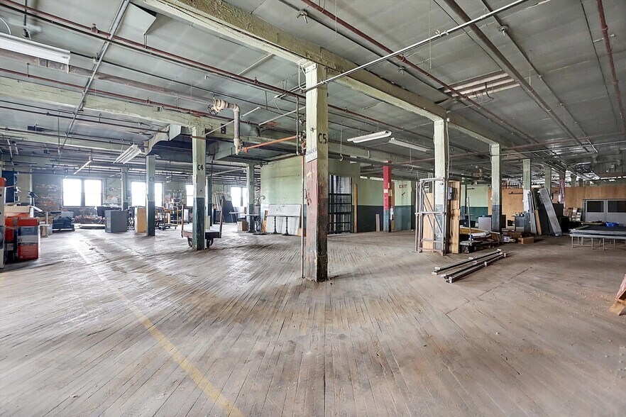 More Photos Of 35 S Main St, Batesville Warehouse For Sale
