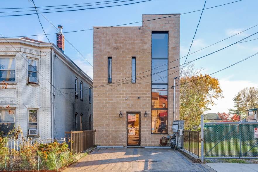 Primary Photo Of 144 Mcclean Ave, Staten Island Office For Lease