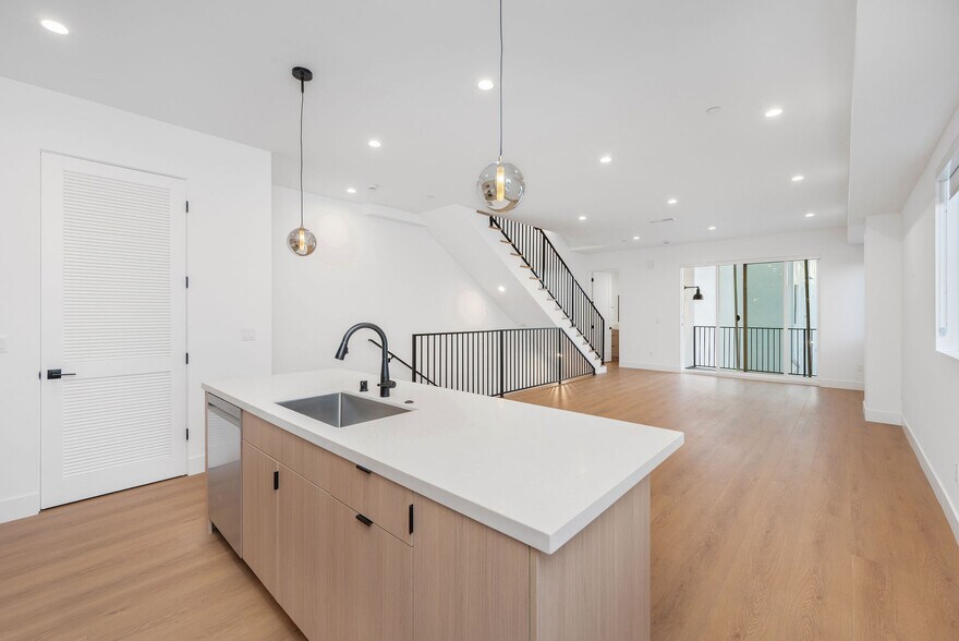 More Photos Of 5248 Auckland Ave, North Hollywood Apartments For Sale