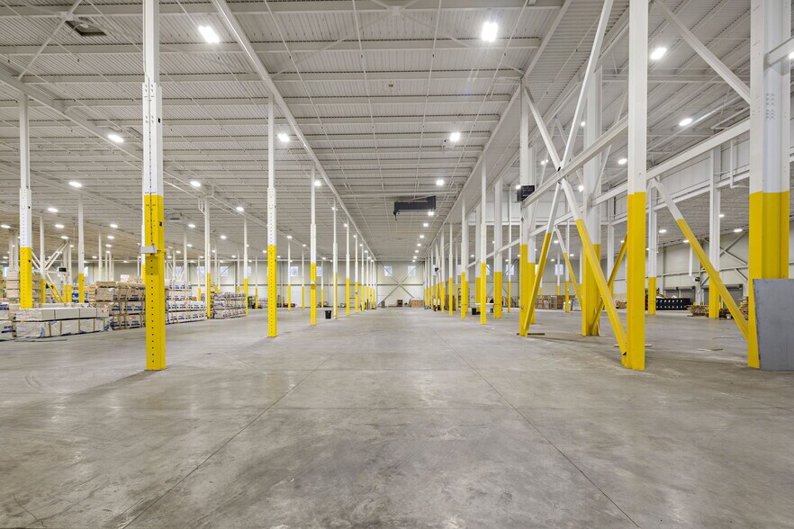 More Photos Of 6001 Tonnelle Ave, North Bergen Warehouse For Lease
