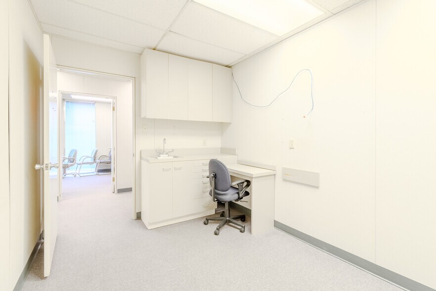 More Photos Of 346 Freeport Rd, New Kensington Medical For Lease