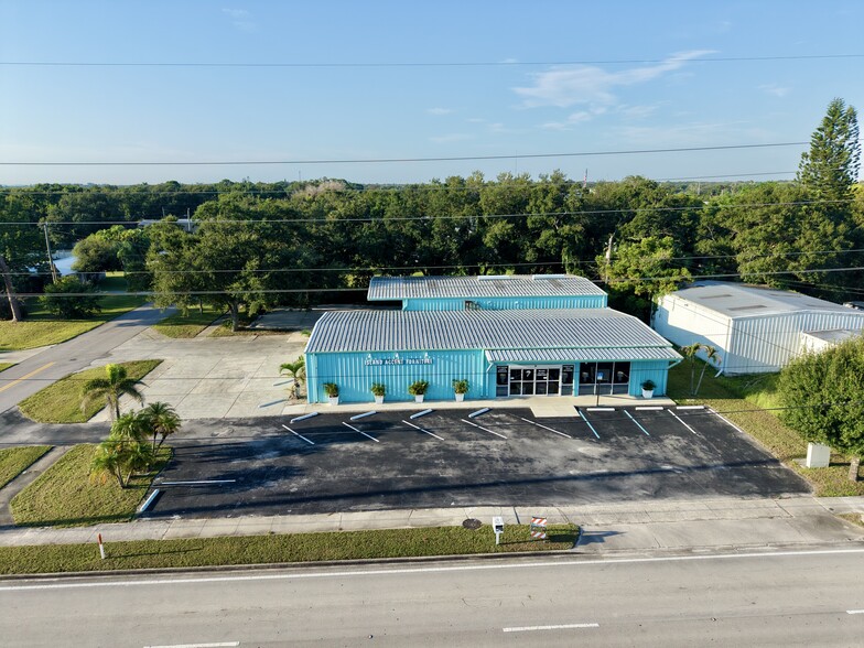 More Photos Of 715 12th St, Vero Beach Showroom For Sale