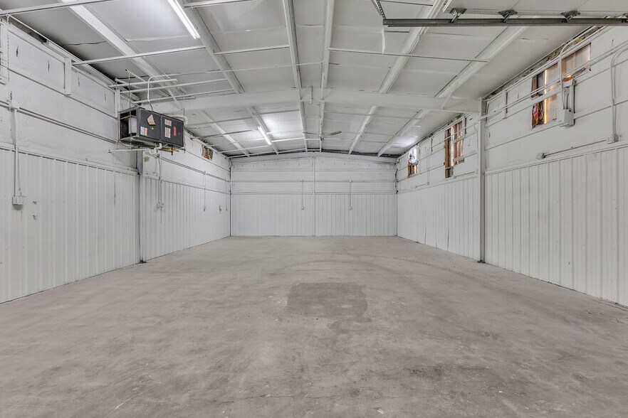 More Photos Of 1600 Park Lane Dr, Trenton Industrial For Sale