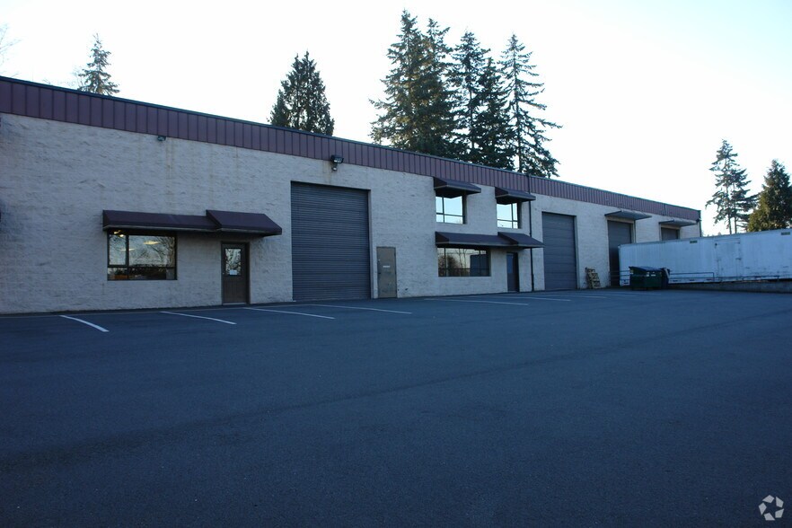 More Photos Of 12521 Evergreen Dr, Mukilteo Warehouse For Lease