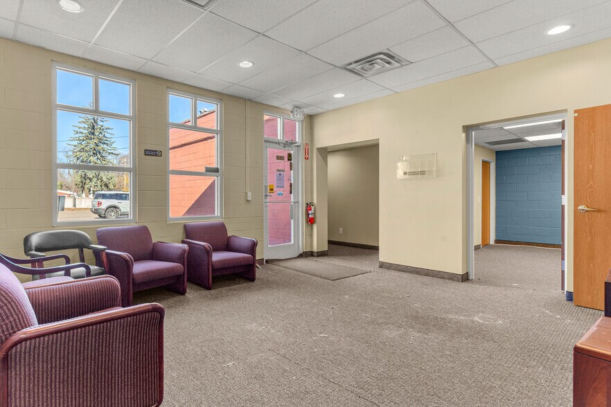 More Photos Of 35640 W Michigan Ave, Wayne Medical For Lease