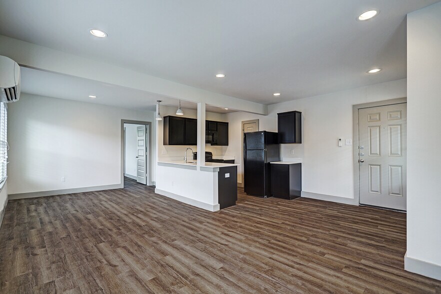 More Photos Of 1009 Enid St, Houston Apartments For Sale