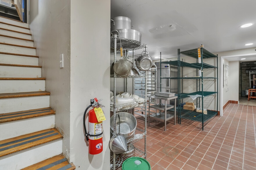 More Photos Of 33 S Carolina St, Hartwell Restaurant For Sale