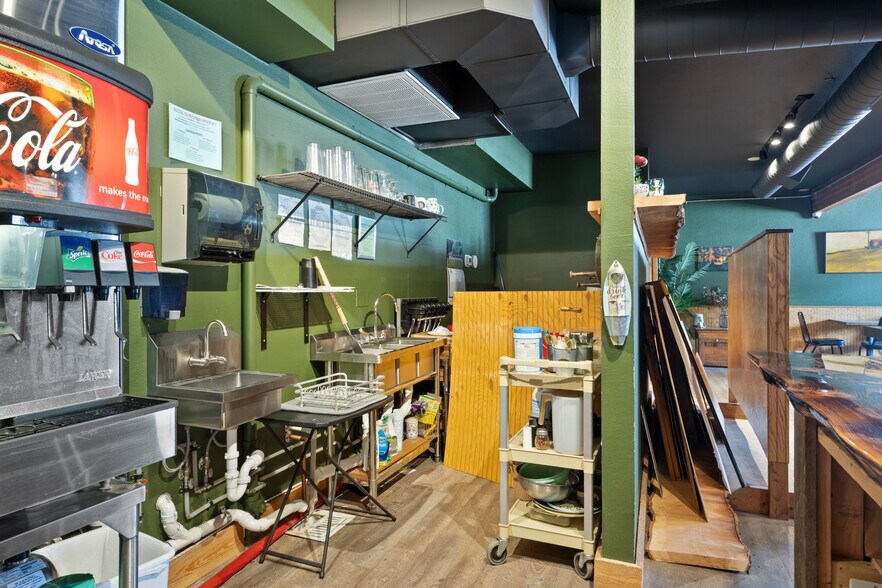 More Photos Of 108 Main St, Stevensville General Retail For Sale