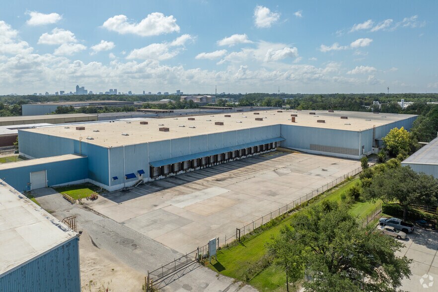 More Photos Of 2121 Huron St, Jacksonville Warehouse For Lease