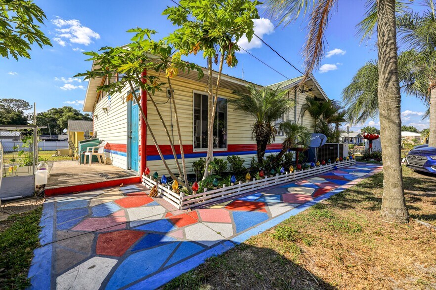 More Photos Of 5709 6th St, Zephyrhills Restaurant For Sale