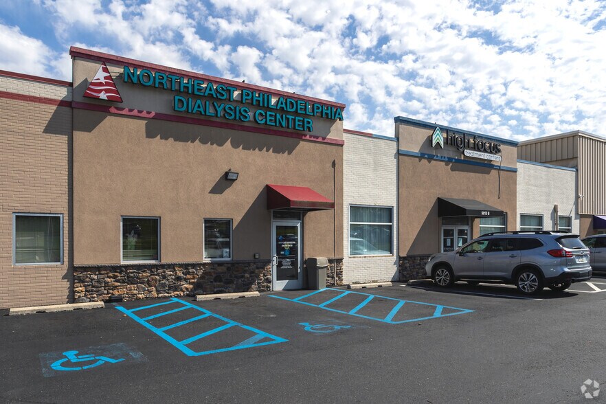 More Photos Of 9815 Roosevelt Blvd, Philadelphia Medical For Lease