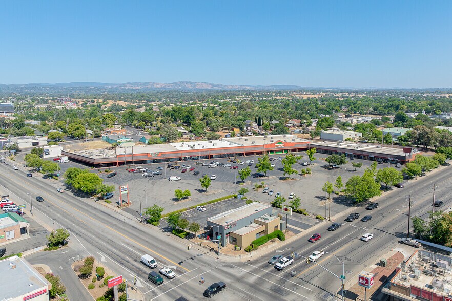 More Photos Of 1815-1985 Oro Dam Blvd E, Oroville Department Store For Sale