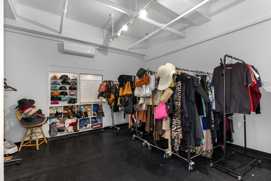 More Photos Of 335 W 38th St, New York Apartments For Sale