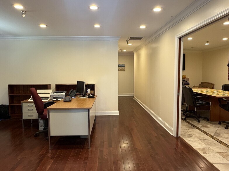 More Photos Of 600 Louis Dr, Warminster Township Office For Sale