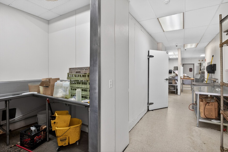 More Photos Of 1650 W Bakerview Rd, Bellingham Restaurant For Sale