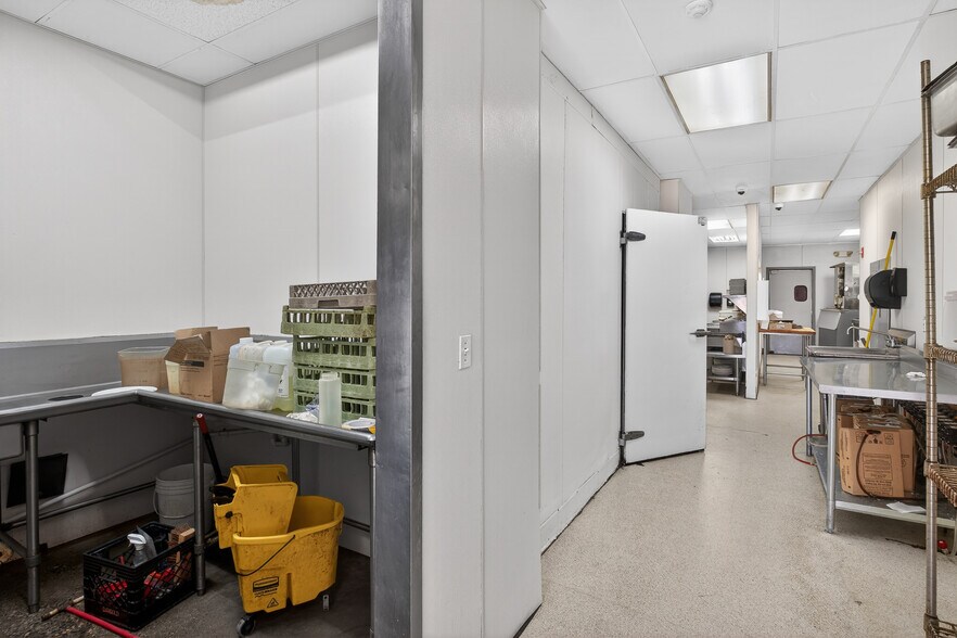 More Photos Of 1650 W Bakerview Rd, Bellingham Restaurant For Sale