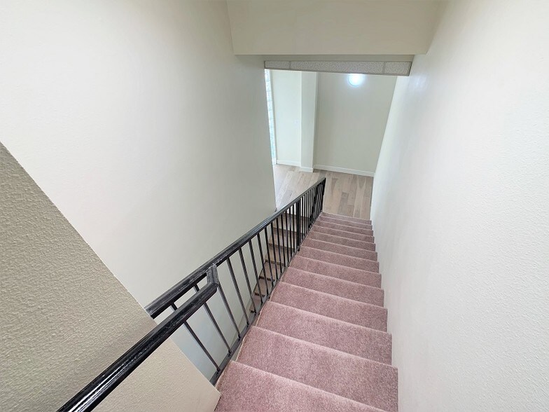 More Photos Of 935 N Vignes St, Los Angeles Auto Dealership For Lease