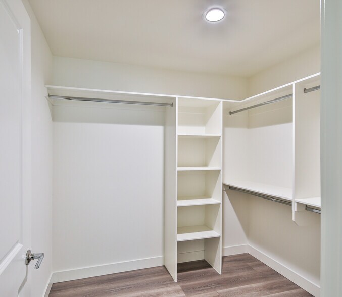 More Photos Of 6836 Whitman Ave, Van Nuys Multifamily For Sale