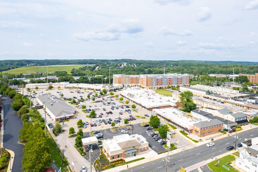 More Photos Of 230 E Main St, Newark Unknown For Lease