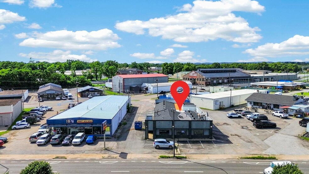 More Photos Of 134 W Broadway, Gallatin Restaurant For Sale