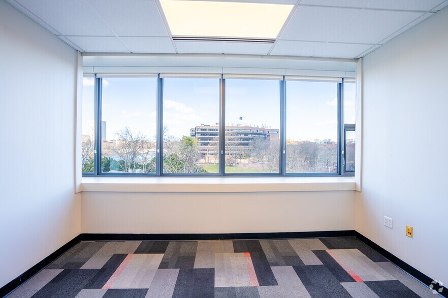More Photos Of 810 Memorial Dr, Cambridge Office For Lease