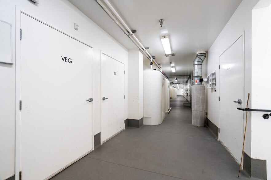 More Photos Of 19533 McLane St, Palm Springs Distribution For Sale