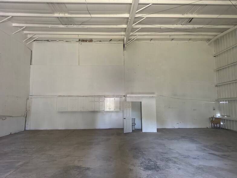 More Photos Of 9161 131st Pl N, Largo Warehouse For Lease