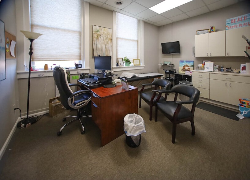 More Photos Of 42 Summer St, Pittsfield Medical For Sale