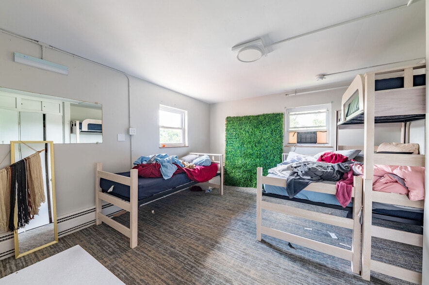 More Photos Of 1493 University Ave, Morgantown Sorority Fraternity House For Sale