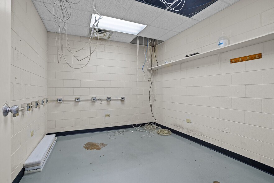 More Photos Of 157 Industrial Dr, King Warehouse For Lease