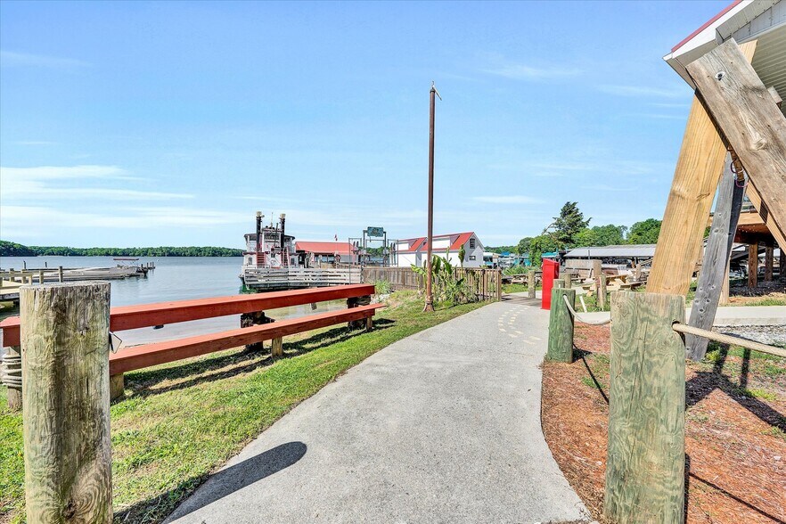More Photos Of 3619 Airport Rd, Moneta Marina For Sale