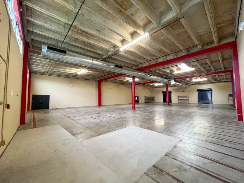 More Photos Of 711 Culebra Rd, San Antonio Distribution For Lease