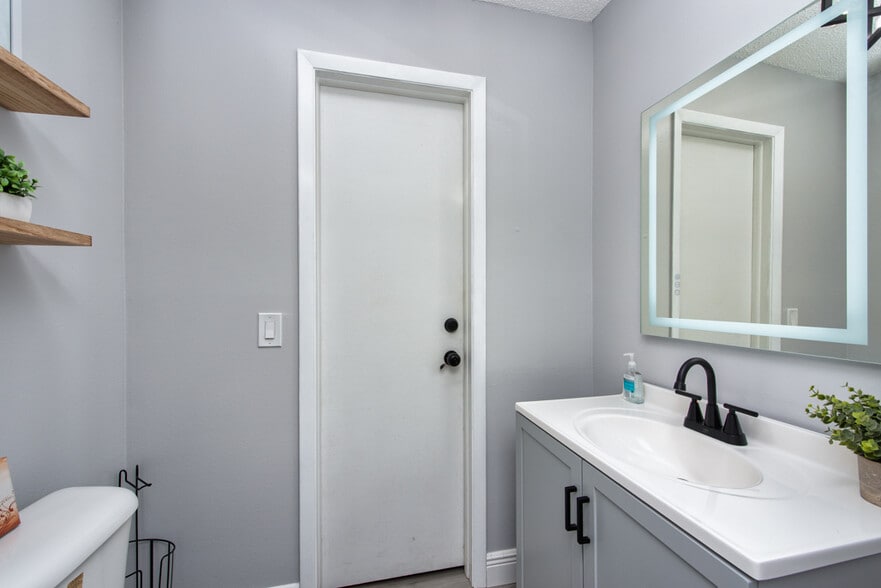 More Photos Of 7408 Commerce St, Riverview General Retail For Lease