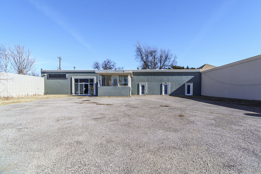 Primary Photo Of 306 N Choctaw Ave, El Reno Manufacturing For Sale