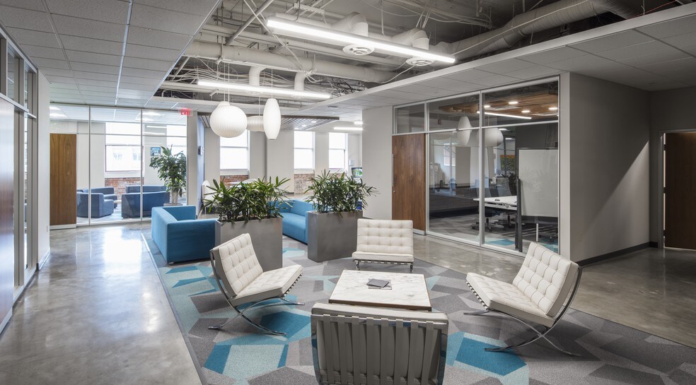 More Photos Of 333 N Alabama St, Indianapolis Office For Lease